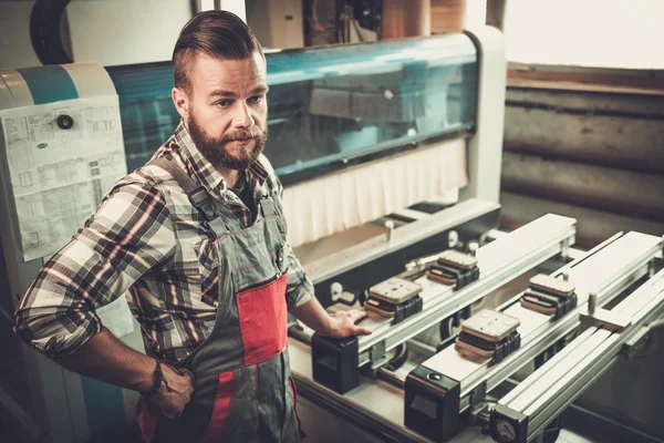 Timmerman zijn werk doet — Stockfoto