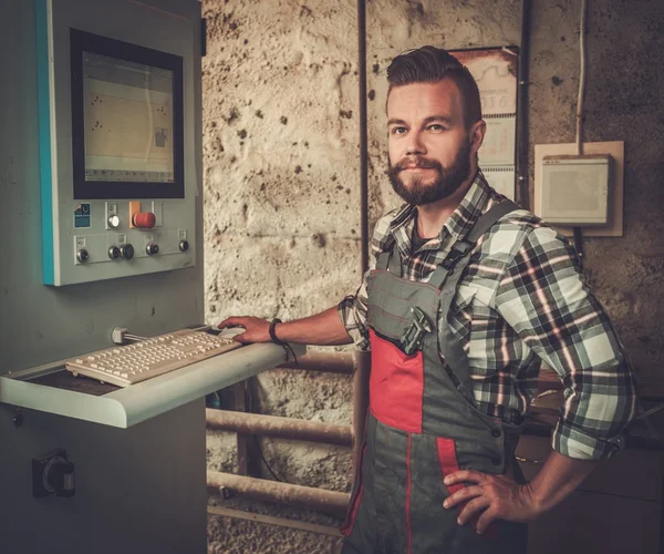 Timmerman zijn werk doet — Stockfoto