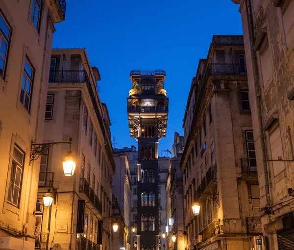 电梯在里斯本，葡萄牙圣胡斯塔. — 图库照片