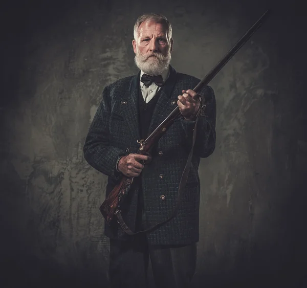 Senior hunter with a shotgun — Stock Photo, Image