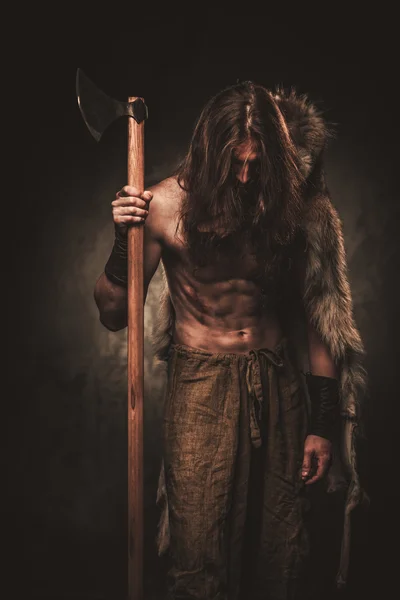 Angry viking with ax in a traditional warrior clothes — Stock Photo, Image