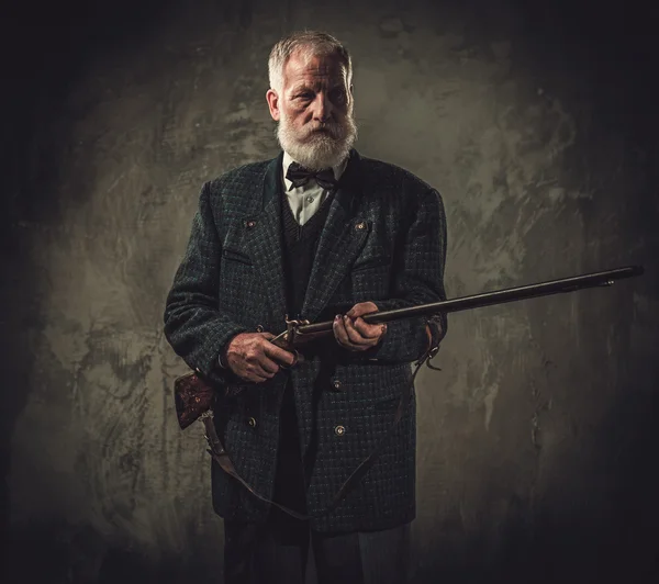 Senior hunter with a shotgun — Stock Photo, Image