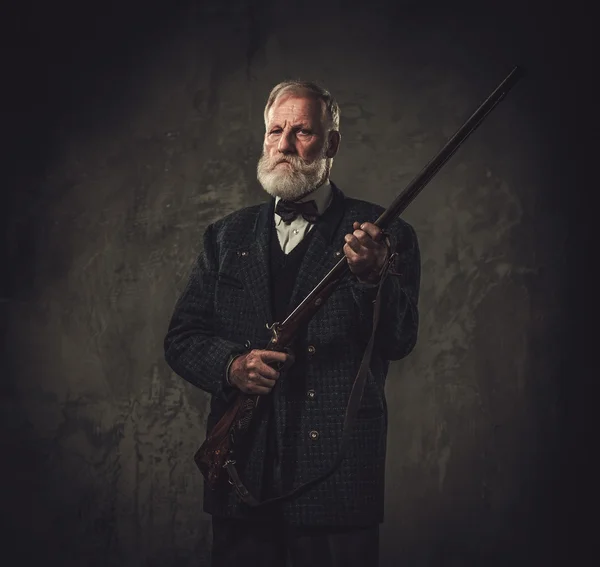 Senior hunter with a shotgun — Stock Photo, Image