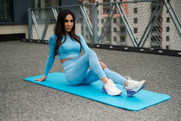 Desportista Descanse Após o Treinamento de Abs — Fotografia de Stock