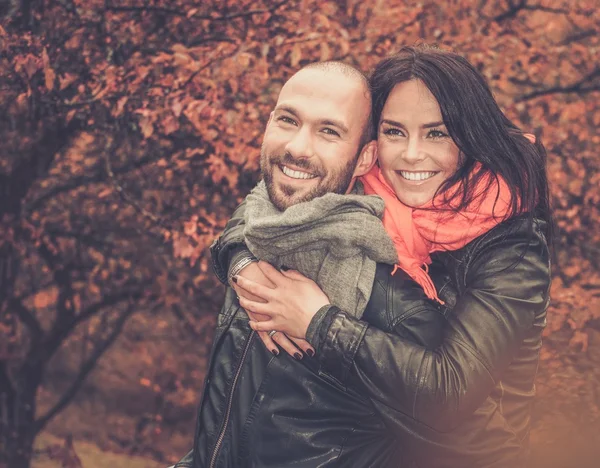 Happy middle-aged couple outdoors on beautiful autumn day — Stock Photo, Image