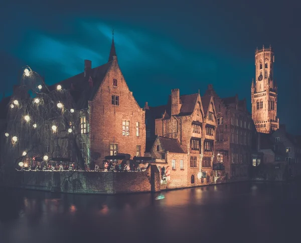 Pemandangan dermaga dihiasi di Bruges, Belgia — Stok Foto