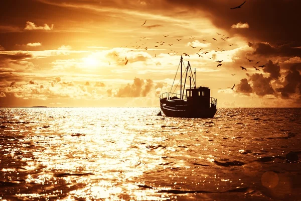 Fisherman's boat in a sea — Stock Photo, Image