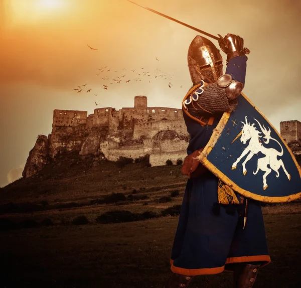 Medieval knight against Spis castle, Slovakia — Stock Photo, Image