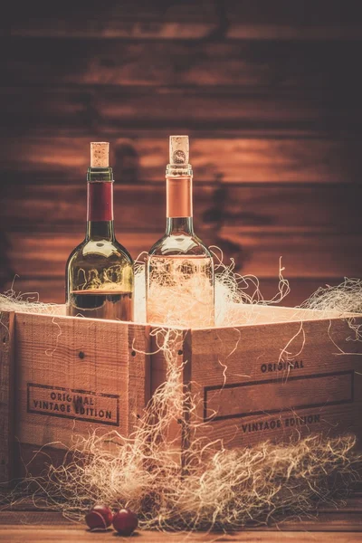 Bottle of red and white wine in wooden box — Stock Photo, Image