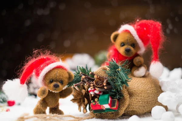 Kleine Spielzeugbären mit Weihnachtssack — Stockfoto