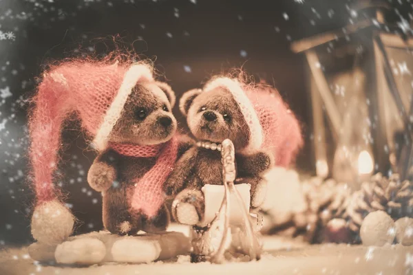 Petits ours jouets dans la nature morte de Noël — Photo