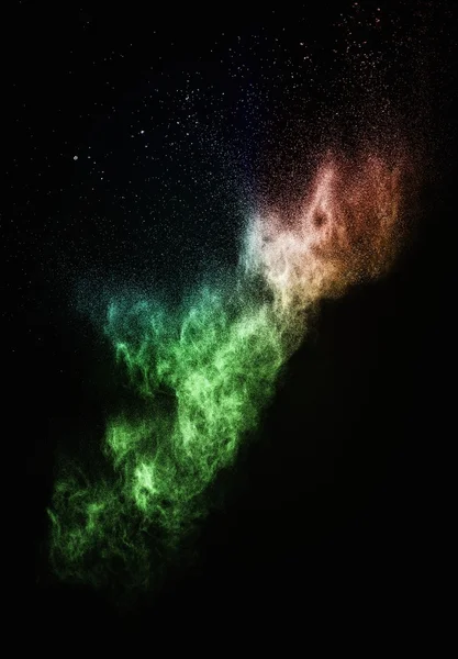 다채로운 분말에 고립 된 블랙 폭발 — 스톡 사진