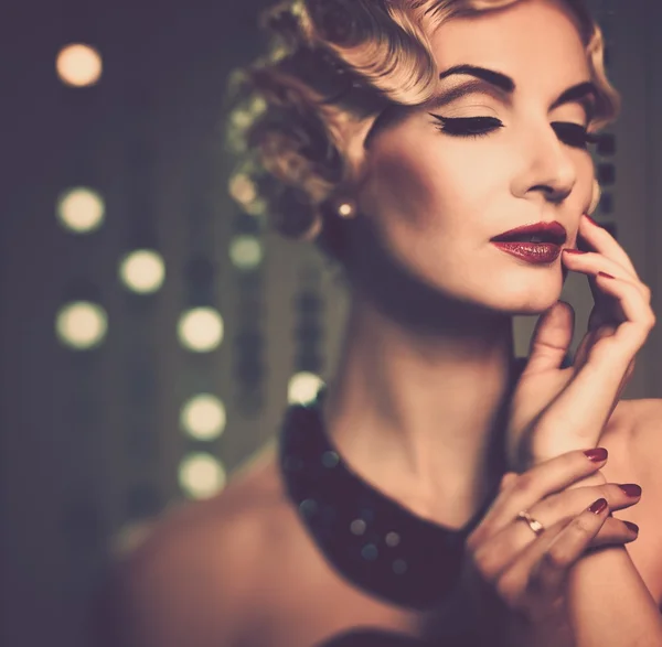 Elegant blond retro woman in veil with beautiful hairdo — Stock Photo, Image