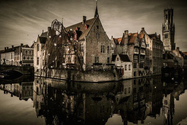 View of a decorated quay in Bruges, Belgium — Stock Photo, Image