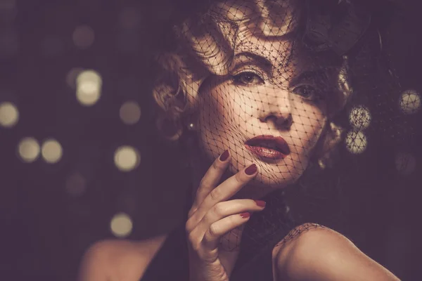 Elegant blond retro woman in veil with beautiful hairdo — Stock Photo, Image