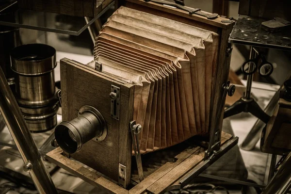 Retro wooden photo camera — Stock Photo, Image