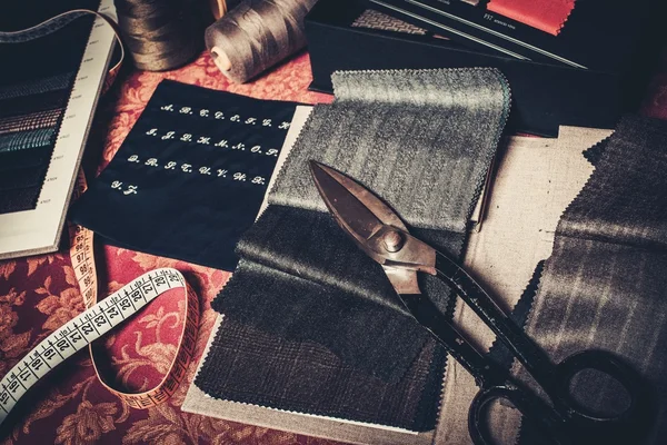 Muestras de tela para trajes y chaquetas hechos a medida — Foto de Stock