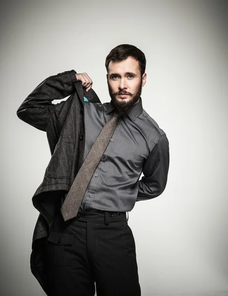 Homem bonito com barba vestindo jaqueta — Fotografia de Stock