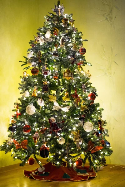 Decorated Christmas tree — Stock Photo, Image