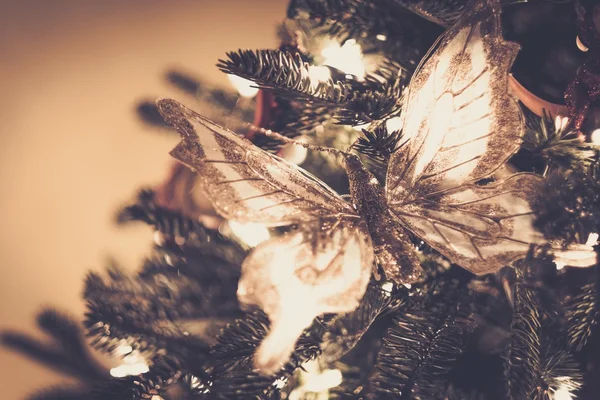 Geschmückter Weihnachtsbaum — Stockfoto