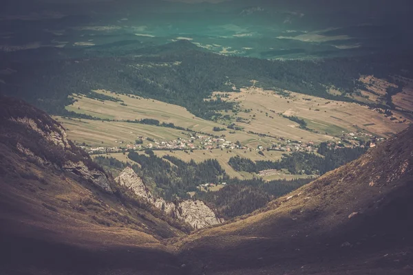 Вид на деревню с Татр — стоковое фото