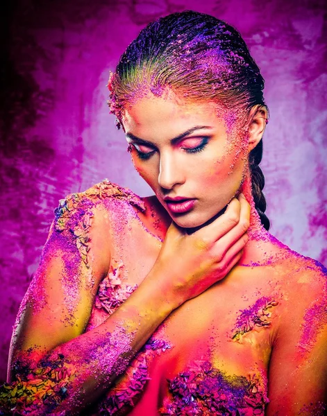 Mujer con arte corporal conceptual colorido — Foto de Stock