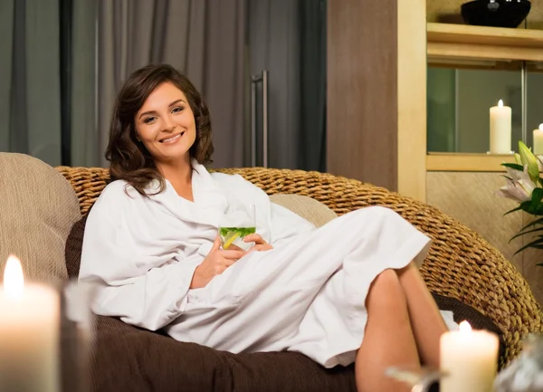 Woman relaxing in a bathrobe in spa salon — Stock Photo, Image