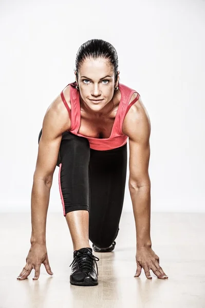 Atleet vrouw doen fitness oefening — Stockfoto