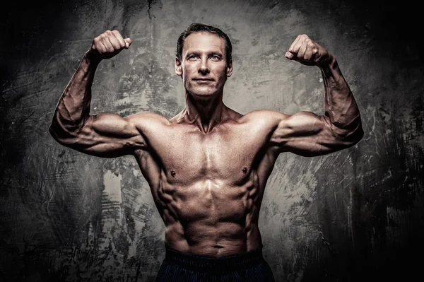 Homem de meia-idade com corpo muscular — Fotografia de Stock