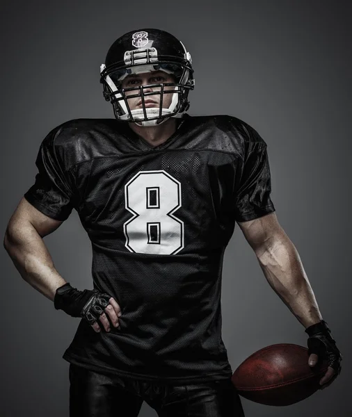 American Football Spieler mit Ball — Stockfoto