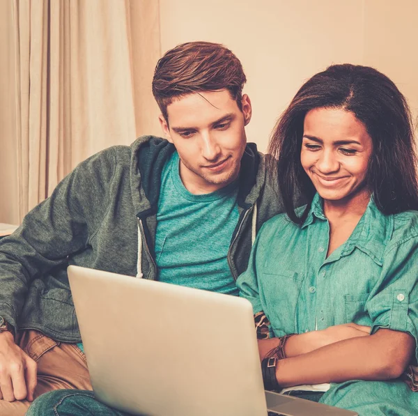 Multi ethnic students preparing for exams — Stock Photo, Image