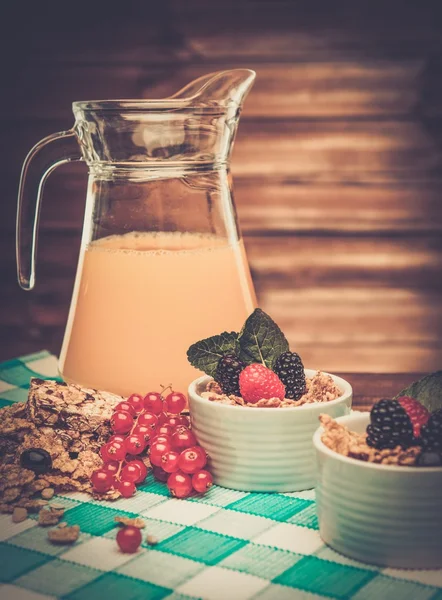 Healthy breakfast with fresh orange juice — Stock Photo, Image