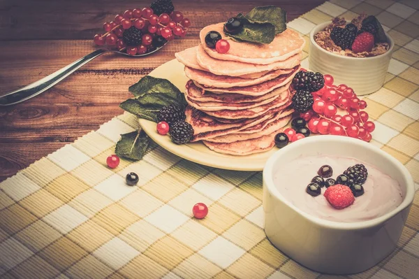 Healthy breakfast with pancakes — Stock Photo, Image