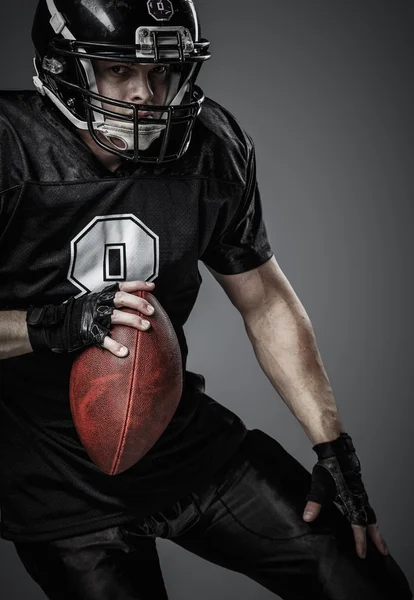 American Football Spieler mit Ball — Stockfoto