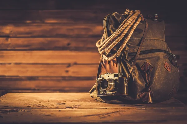 Concepto de viajero en un interior de madera —  Fotos de Stock