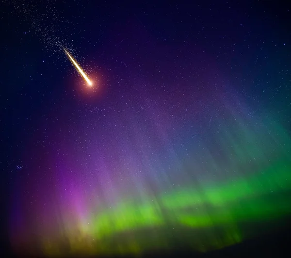 落ちてくる彗星とオーロラが見られます — ストック写真