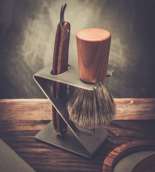 Navalha de segurança e escova de barbear — Fotografia de Stock