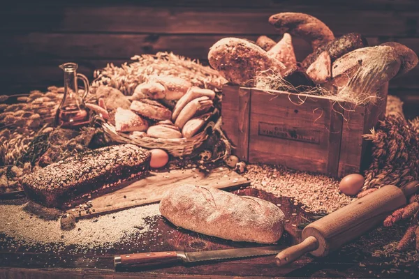 Selbstgebackenes auf einem Tisch — Stockfoto