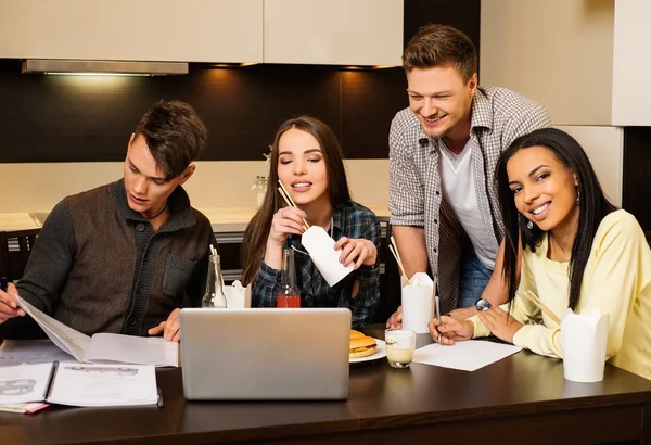 Group of cheerful students preparing for exams — Stock Photo, Image