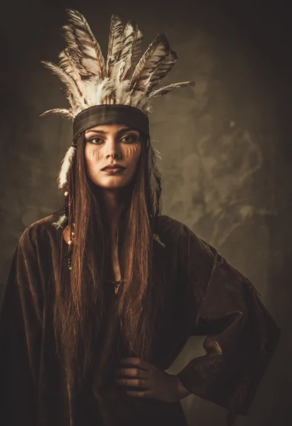 Woman in traditional indian garment and headdress — Stock Photo, Image