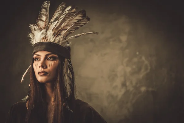 Woman with traditional indian headdress and face paint — Stock Photo, Image