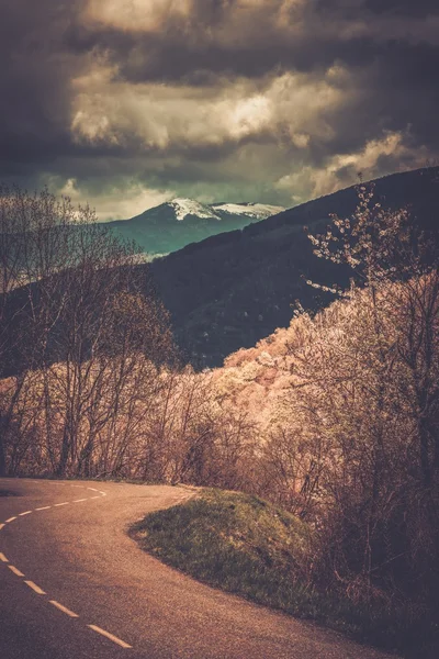 Asphalt road in Pyrenees mountains — Stock Photo, Image