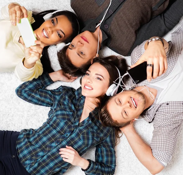 Happy multiracial friends taking selfie — Stock Photo, Image