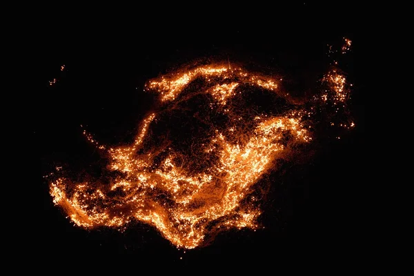 Brennende Flamme auf schwarzem Hintergrund — Stockfoto