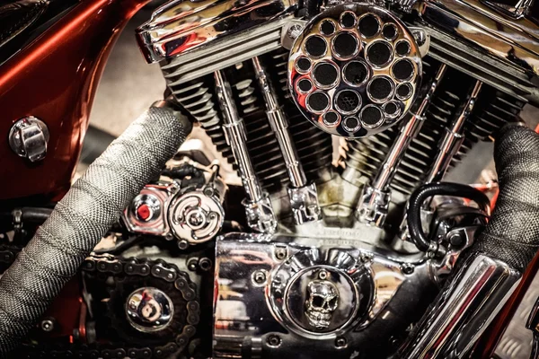 Крупный план мотоциклетного двигателя — стоковое фото