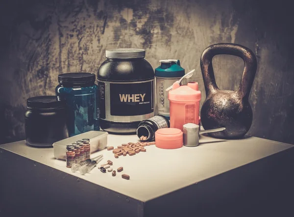 Bodybuilding nutrition supplements and chemistry — Stock Photo, Image