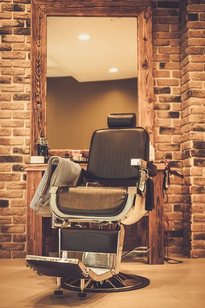 Cadeira de clientes na barbearia — Fotografia de Stock