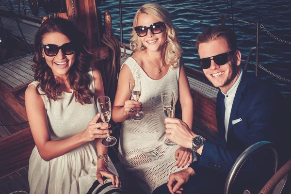 Wealthy friends having fun on a luxury yacht — Stock Photo, Image