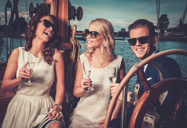 Wealthy friends having fun on a luxury yacht — Stock Photo, Image