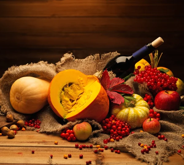 Thanksgiving day autumnal still life with bottle of wine — Stock Photo, Image